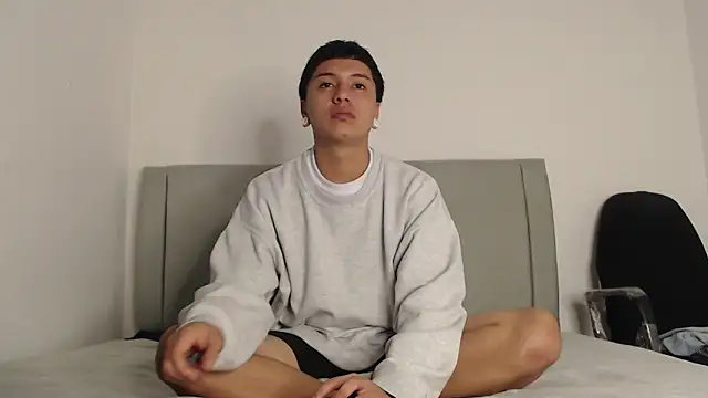 alex-lover online show from April 24, 6:21 pm