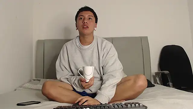 alex-lover online show from May 20, 7:09 pm