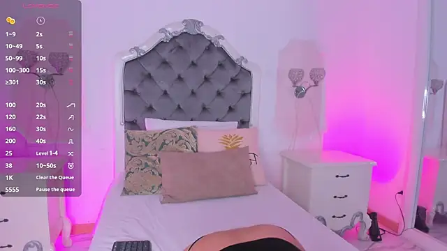 Snapshot of PollyGrey_ chatting on September 26, 3:54 am PollyGrey online show from September 26, 3:54 am