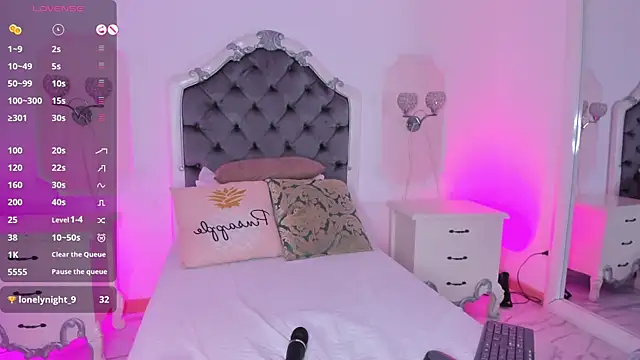 Snapshot of PollyGrey_ chatting on September 27, 3:44 am PollyGrey online show from September 27, 3:44 am