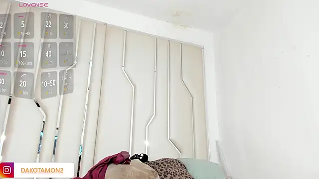 Snapshot of Dakota_Mon chatting on October 7, 7:33 pm Dakota Mon online show from October 7, 7:33 pm