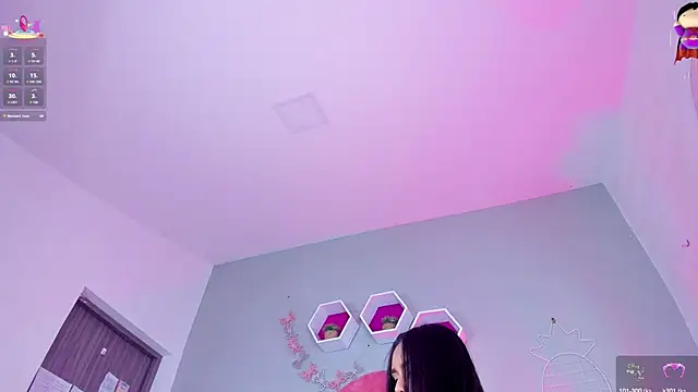 StefanyWilliams  online show from February 8, 5:40 am