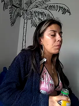 Snapshot of Sweel_Leyva18 chatting on December 5, 6:22 pm Sweel Leyva18 online show from December 5, 6:22 pm