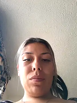 Snapshot of Sweel_Leyva18 chatting on December 10, 6:06 pm Sweel Leyva18 online show from December 10, 6:06 pm