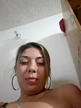 Snapshot of Sweel_Leyva18 chatting on January 24, 4:48 am Sweel Leyva18 online show from January 24, 4:48 am