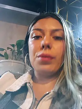 Snapshot of Sweel_Leyva18 chatting on February 9, 2:49 am Sweel Leyva18 online show from February 9, 2:49 am