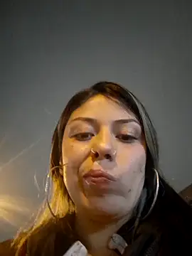 Snapshot of Sweel_Leyva18 chatting on March 22, 3:52 am Sweel Leyva18 online show from March 22, 3:52 am