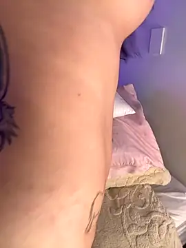 Mae Henao9 online show from October 22, 8:47 am