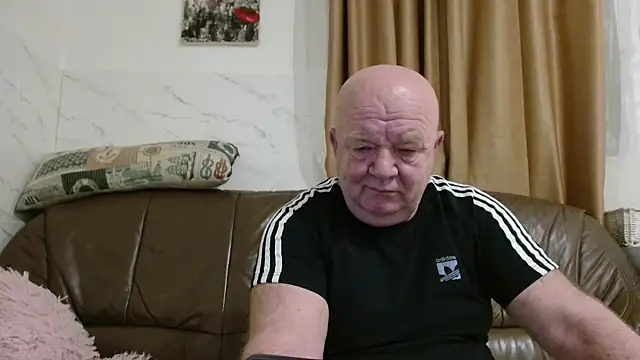 Snapshot of fullballs6 chatting on February 14, 3:36 am fullballs6 online show from February 14, 3:36 am