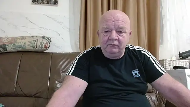 Snapshot of fullballs6 chatting on February 15, 3:14 am fullballs6 online show from February 15, 3:14 am