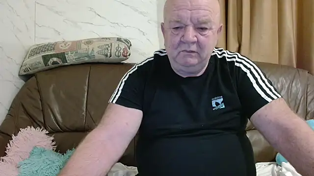 Snapshot of fullballs6 chatting on February 17, 2:52 am fullballs6 online show from February 17, 2:52 am