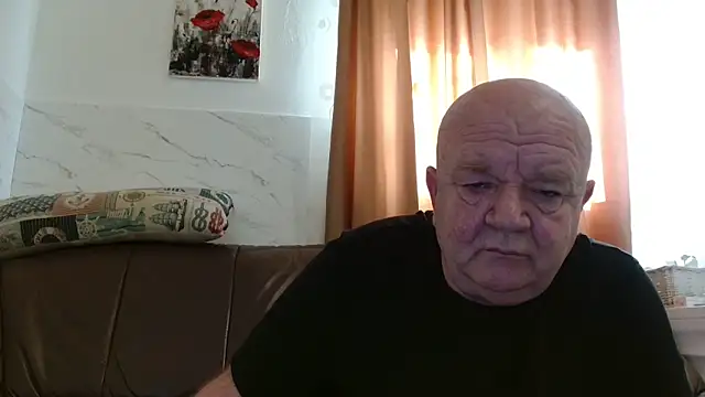 Snapshot of fullballs6 chatting on February 19, 6:53 am fullballs6 online show from February 19, 6:53 am