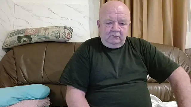 Snapshot of fullballs6 chatting on February 23, 2:53 am fullballs6 online show from February 23, 2:53 am