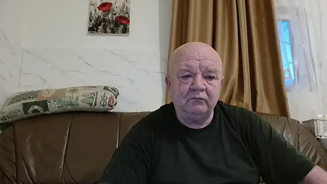 Snapshot of fullballs6 chatting on February 24, 4:32 am fullballs6 online show from February 24, 4:32 am