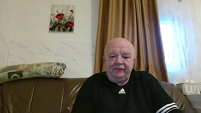 Snapshot of fullballs6 chatting on February 25, 5:06 am fullballs6 online show from February 25, 5:06 am