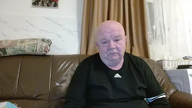 Snapshot of fullballs6 chatting on February 26, 3:27 am fullballs6 online show from February 26, 3:27 am