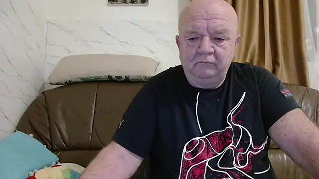 Snapshot of fullballs6 chatting on March 2, 3:52 am fullballs6 online show from March 2, 3:52 am