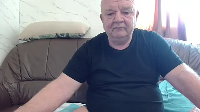 Snapshot of fullballs6 chatting on March 5, 8:43 am fullballs6 online show from March 5, 8:43 am