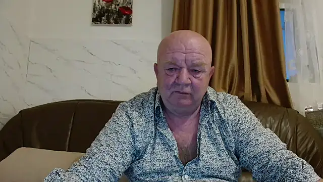 Snapshot of fullballs6 chatting on March 11, 3:56 am fullballs6 online show from March 11, 3:56 am