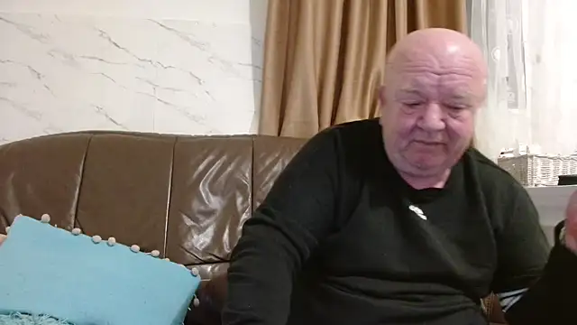 Snapshot of fullballs6 chatting on March 12, 3:01 am fullballs6 online show from March 12, 3:01 am