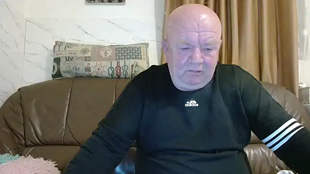 Snapshot of fullballs6 chatting on March 18, 2:47 am fullballs6 online show from March 18, 2:47 am