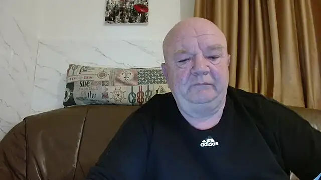 Snapshot of fullballs6 chatting on March 19, 2:04 am fullballs6 online show from March 19, 2:04 am