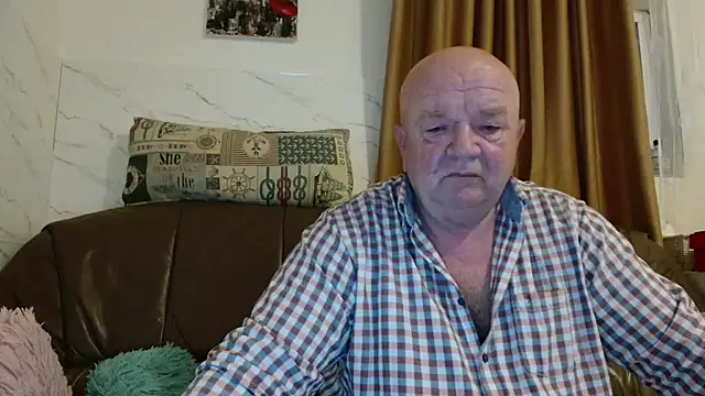 Snapshot of fullballs6 chatting on March 27, 3:34 am fullballs6 online show from March 27, 3:34 am