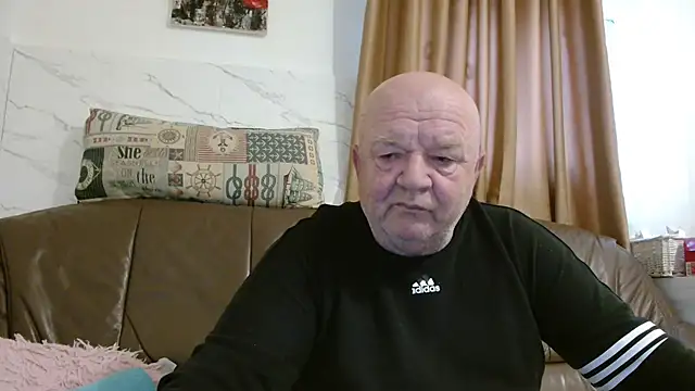 Snapshot of fullballs6 chatting on March 30, 5:30 am fullballs6 online show from March 30, 5:30 am