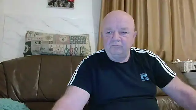 Snapshot of fullballs6 chatting on March 31, 2:24 am fullballs6 online show from March 31, 2:24 am