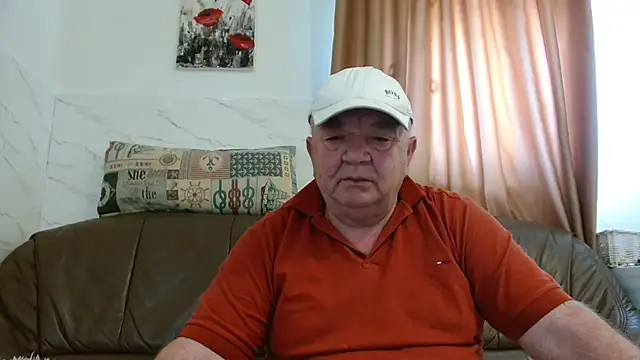 Snapshot of fullballs6 chatting on April 6, 9:43 am fullballs6 online show from April 6, 9:43 am