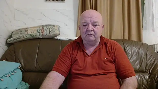 Snapshot of fullballs6 chatting on April 13, 2:17 am fullballs6 online show from April 13, 2:17 am