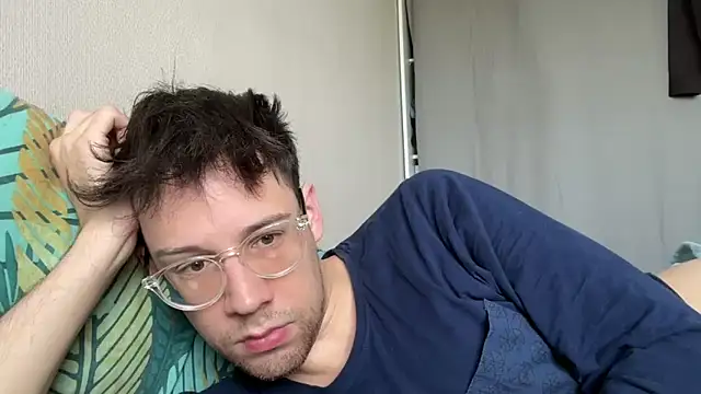 Snapshot of go7360 chatting on April 4, 10:35 am go7360 online show from April 4, 10:35 am