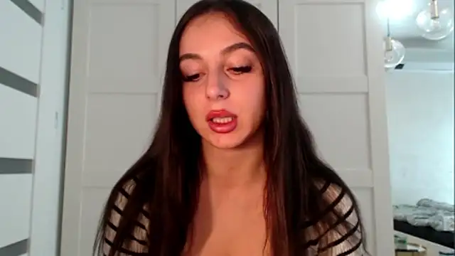 Snapshot of courtneyPerfect chatting on April 2, 7:28 am courtneyPerfect online show from April 2, 7:28 am