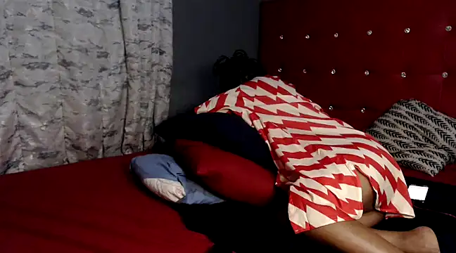 Snapshot of Foxybrownxx1 chatting on March 7, 5:40 am Foxybrownxx1 online show from March 7, 5:40 am