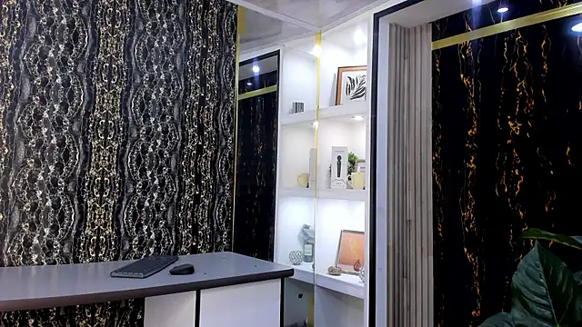 MirandaRossi online show from October 1, 2:50 am