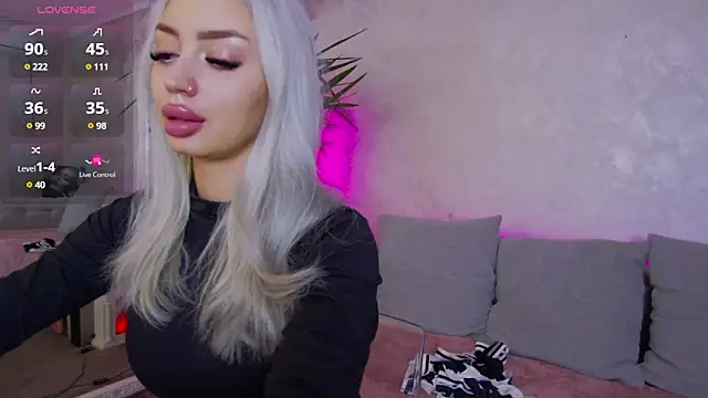 Snapshot of BambiAndAyline chatting on January 16, 4:07 am BambiAndAyline online show from January 16, 4:07 am