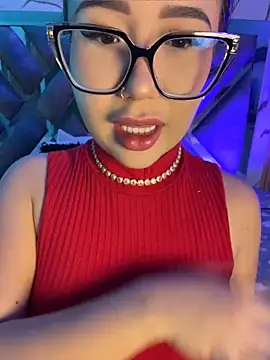 Snapshot of LylaLee111 chatting on May 4, 1:51 pm LylaLee111 online show from May 4, 1:51 pm
