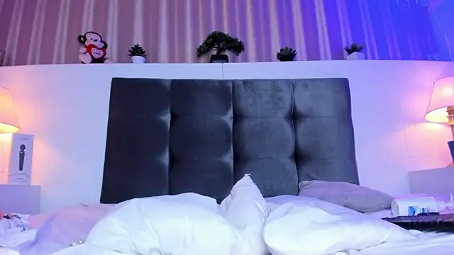 bunniestwosomee online show from January 4, 1:52 am