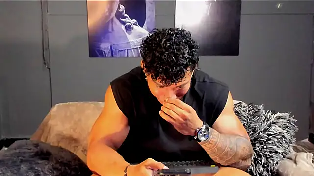 bradley smith online show from December 15, 6:28 am