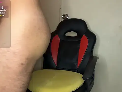 Snapshot of thish0rny chatting on November 28, 5:10 am thish0rny online show from November 28, 5:10 am