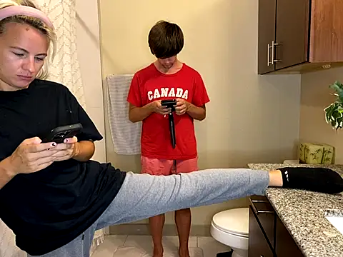 Snapshot of girlfriendmissy chatting on September 24, 11:19 pm girlfriendmissy online show from September 24, 11:19 pm