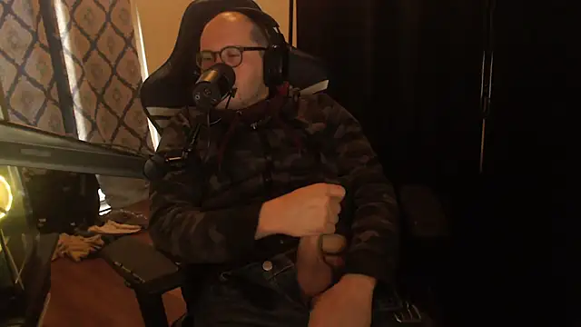 chicostick413 online show from February 16, 3:30 pm