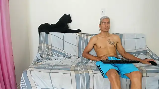 QuinnAndpuma1 online show from March 9, 4:49 am