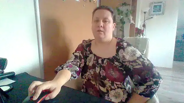 Snapshot of ReifeVenna chatting on December 19, 8:02 am ReifeVenna online show from December 19, 8:02 am