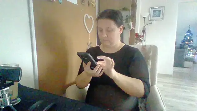 Snapshot of ReifeVenna chatting on December 23, 10:53 am ReifeVenna online show from December 23, 10:53 am