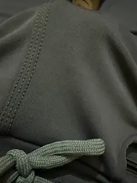 Snapshot of Strong_bull chatting on February 22, 2:37 pm Strong bull online show from February 22, 2:37 pm