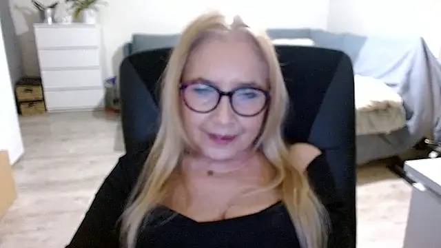 sofia xkiss online show from December 12, 5:59 pm