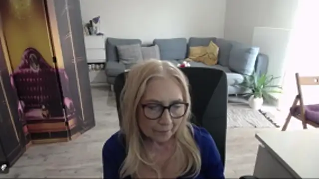 Snapshot of sofia_xkiss chatting on April 13, 2:22 pm sofia xkiss online show from April 13, 2:22 pm