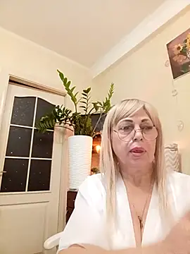 SusieNoreen online show from September 18, 1:40 am