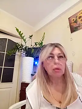 SusieNoreen online show from September 27, 11:21 pm